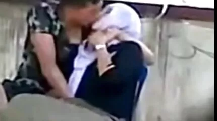 essaEssa Rhodes neukt een zwarte man voor de verandering. nederlandse porno nieuw