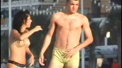 Geneukt een blonde schoolmeisje doggy porno hd nederlands style. Piek van seksualiteit.