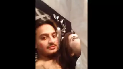 Ze belt een jonge man om haar te free porno nederlands helpen seks te hebben.