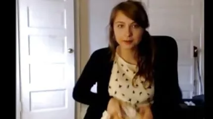 Het meisje plaagt de nederlandse gratis porno dop onder hypnose.