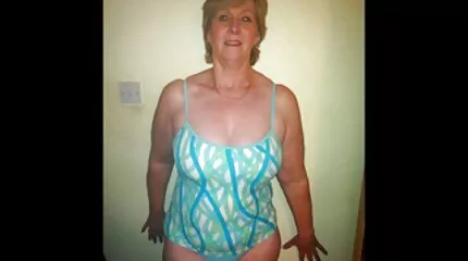 Dubbele penetratie poolside met jonge nederlandse porno films gratis vrouw.