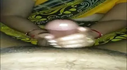 De man neukt zijn vriendin hard gratis nederlandse porno met een grote lul.