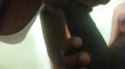Aiden Ashle gratis ned porno cazzo neukt een beest.