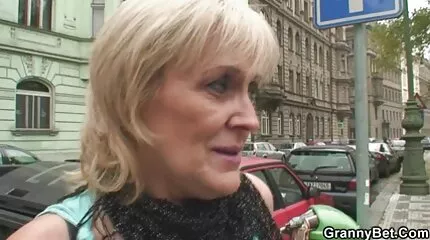 Caregiver neukt patiënt in gratis nederlandse porno film bed.