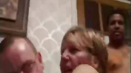 Stop een lul in de gratis nederlandse porno videos kont van een blondje.