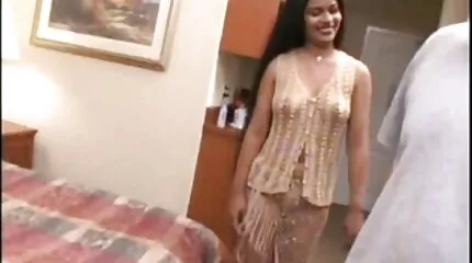 Ebony Nina Rivera geneukt in de kont bij een bruiloft. nederlandse gratis porno