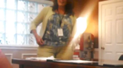 Hij likt nederlandse porno movies het kutje van een vriend en springt op de lul.