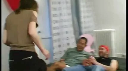 Een meisje uit Odessa nederlands gesproken porno neukt een man.