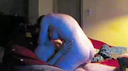 De free nederlands porno oude dame aarzelt niet om met een man te neuken.