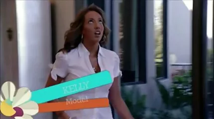 De man neukt nederlandse trio porno het meisje actief met een grote lul.