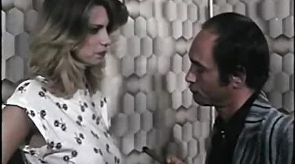 Keiran heeft nederlands gesproken porno een siliconen Vrouw Op de massage.