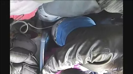 Sportieve kerel neukt een steungroep meisje in gratis nederlandse pornofilms de kont.