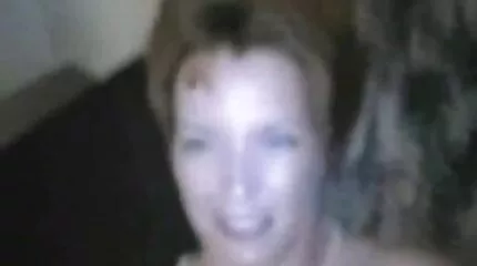 Ochtend seks nederlands gesproken porno met stiefmoeder in de keuken.