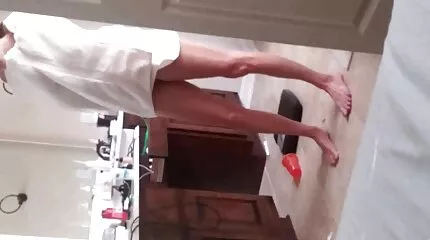Een meisje uit Odessa nederlandse porno videos plaagt een pet op camera.
