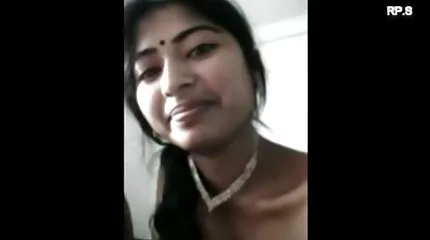 Pickuper neukt een blond meisje in de auto en eindigt zonder toestemming met nederlands gesproken porno sperma in haar.