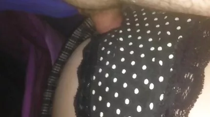 De lul van het blondje wordt gebroken door een willekeurige nederlandse porno free minnaar.