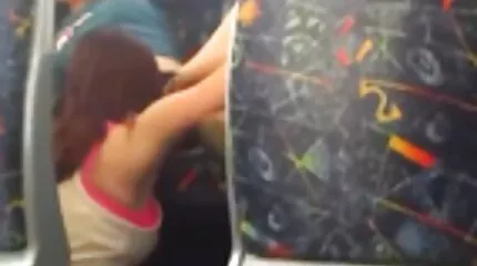 Ze geeft een blowjob en spuug in de gratis porno ned kont.