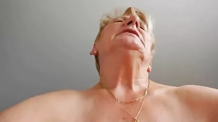 Amateur berijdt een nederlandse pornofilmpjes dikke vrouw op Lul.