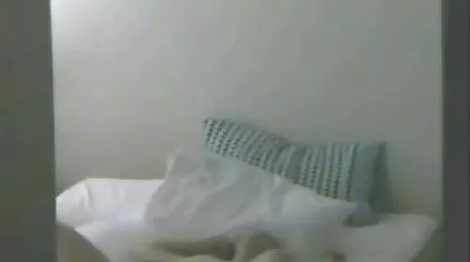 Verdomme Sarah nederlands gesproken pornofilms in de kont. Het blondje zit ook op zijn pik.