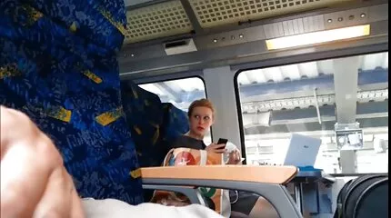Fuck de eerste nederlandse pornofilm schoonheid en sperma in haar kutje.