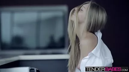 Volwassen mooie lesbiennes masturberen. gratis ned porno