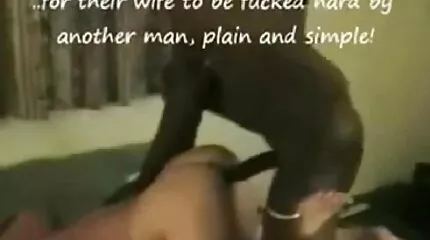 Schaamteloze meisjes pissen op het nederlands porno site bed.