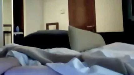 Blonde schlendra neukt met haar minnaar in de slaapkamer. nederlandse porno videos