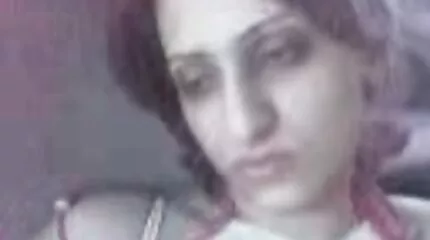 Gebonden handen van een nederlandse vrouwen porno mager brunette en geneukt.