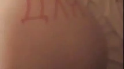 De hoer wordt geneukt in de kont en geniet van sperma met twee voor het nieuwe lange nederlandse pornofilms jaar.