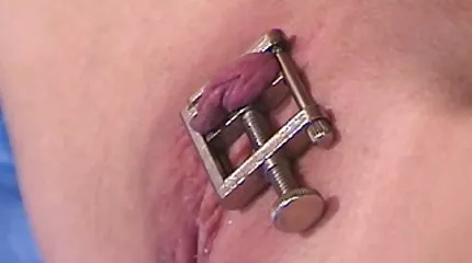 Miranda Miller provoceert lesbische seks met haar gratis nederlandse porno vriendin.