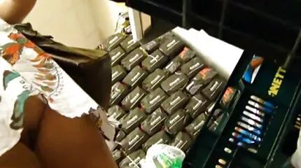 Ik heb na het werk een naakt meisje ned porno films opgehaald.